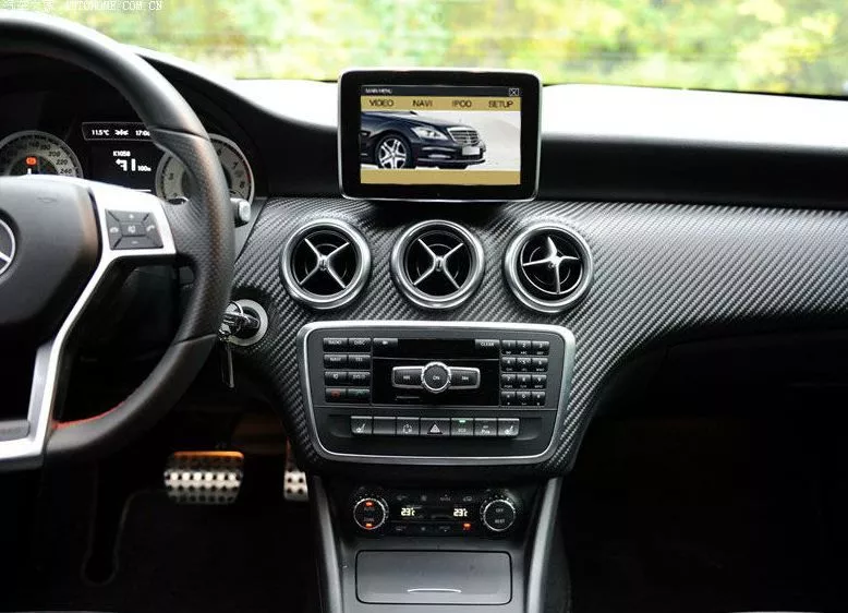 Multimediální navigace pro Mercedes